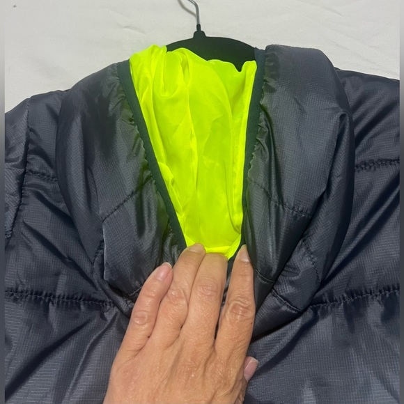NWT OshKosh B'gosh Gray & Neon Green Youth Puffer Jacket - Picture 8 of 11